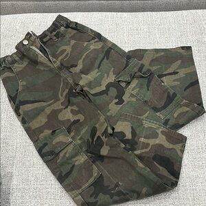 SHEIN Kids Camo Cargo Pants
